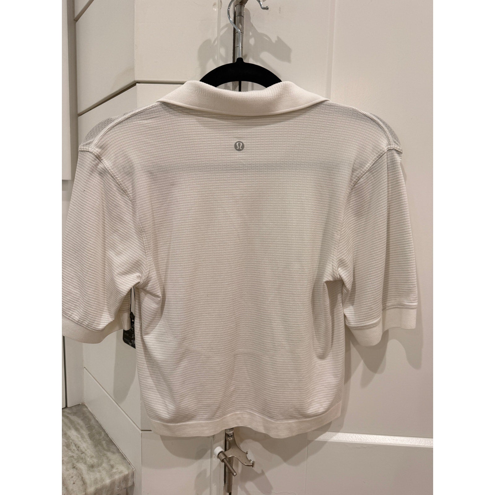 6505 NWT Swiftly Tech Relaxed-Fit Polo Shirt in White Sz 2