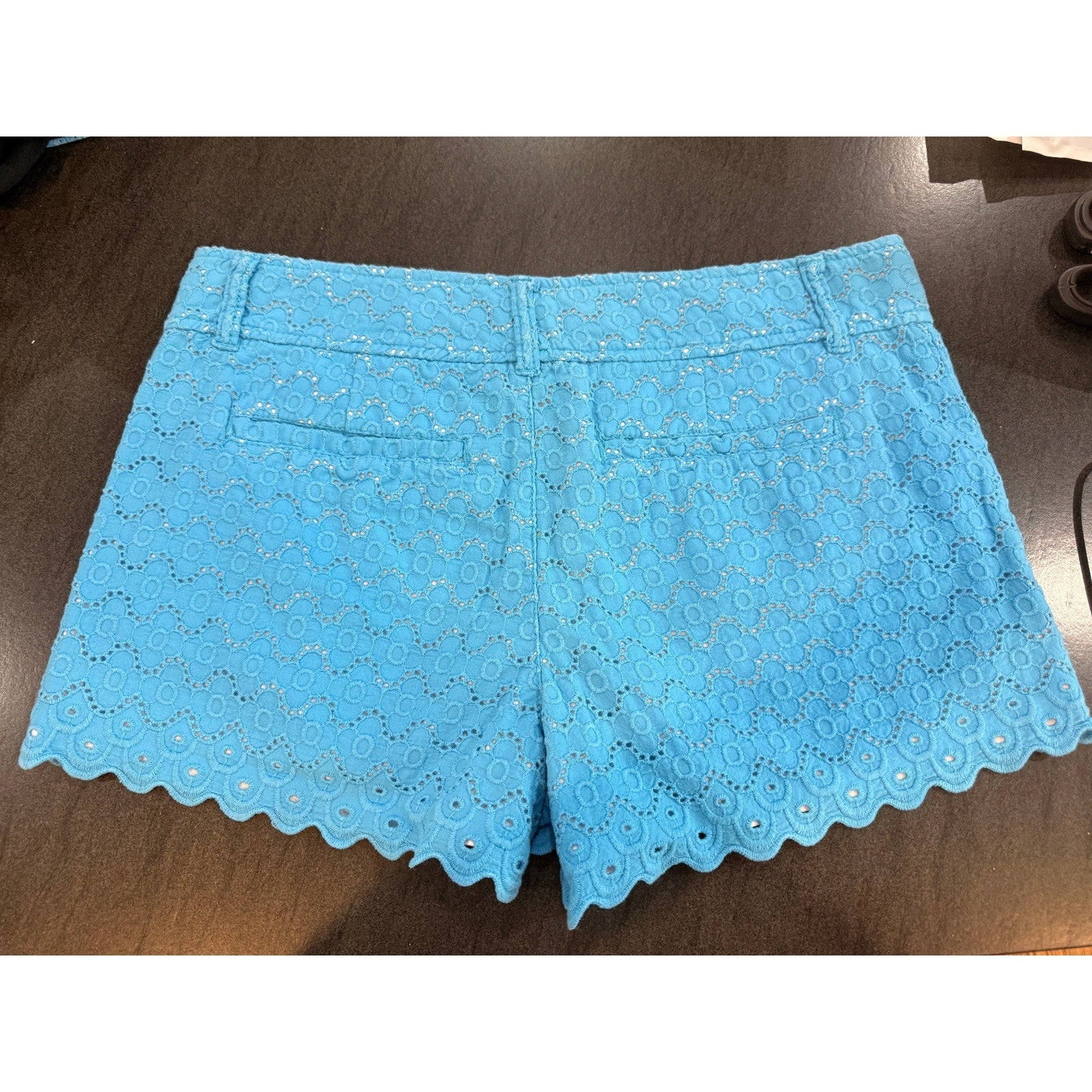 447 - LILLY PULITZER The Walsh Short Blue Eyelet Scalloped Edge Lined Sz 2