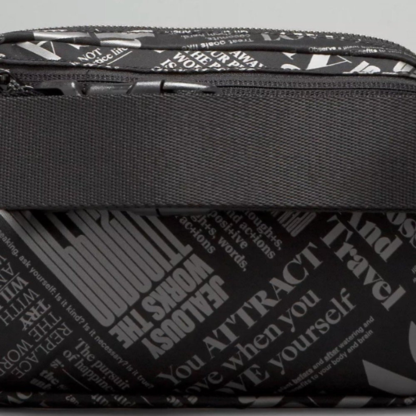 2303 NWT LLL Everywhere Belt Bag 1L Manifesto Print *** ANNIV EDITION