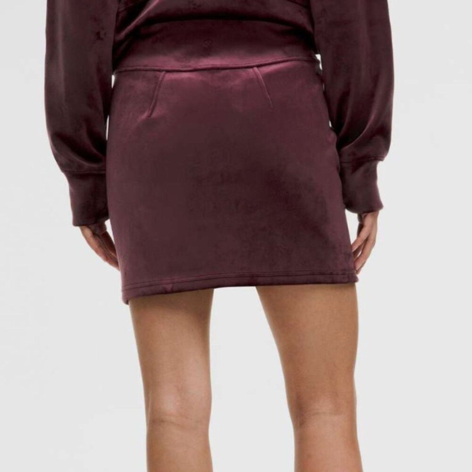 (6880) LLL NWT SCUBA HR MINI Skirt in Velvet $88 in GARNET Sz M