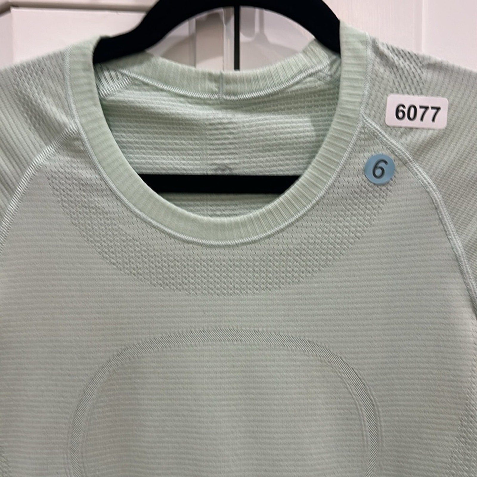 6077 - LULULEMON RUN: Swiftly Tech Short Sleeve Crew Sz 6 **LOVED