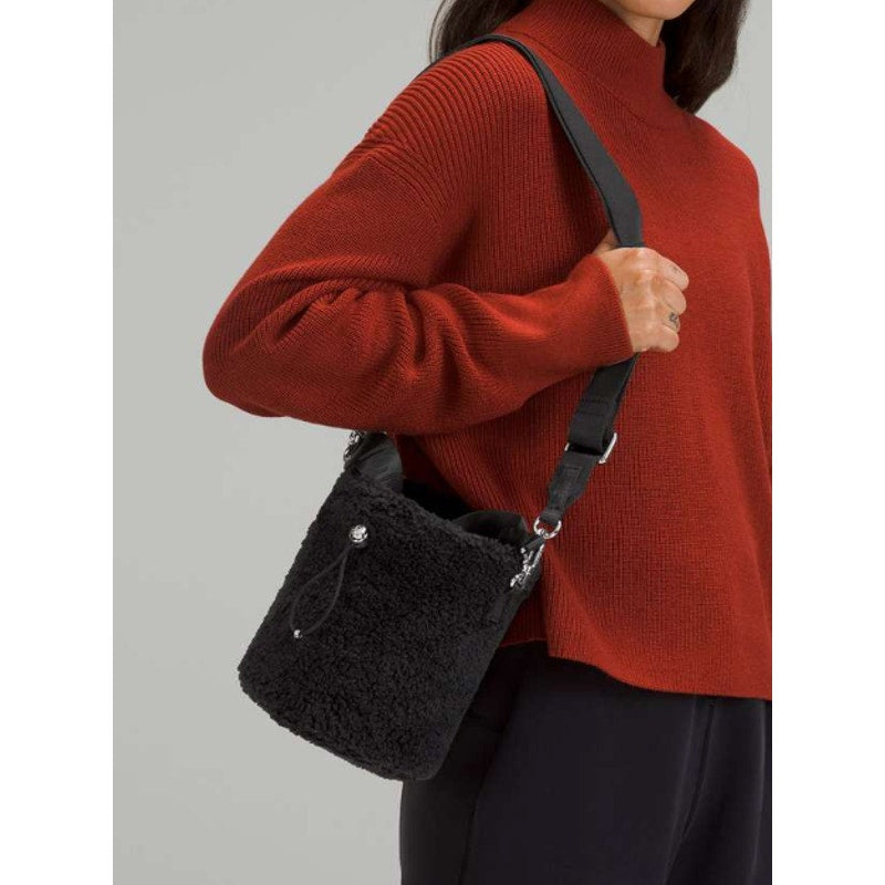 0256  Lululemon Crossbody Fleece Bucket Bag 2.5L Black *LOVED