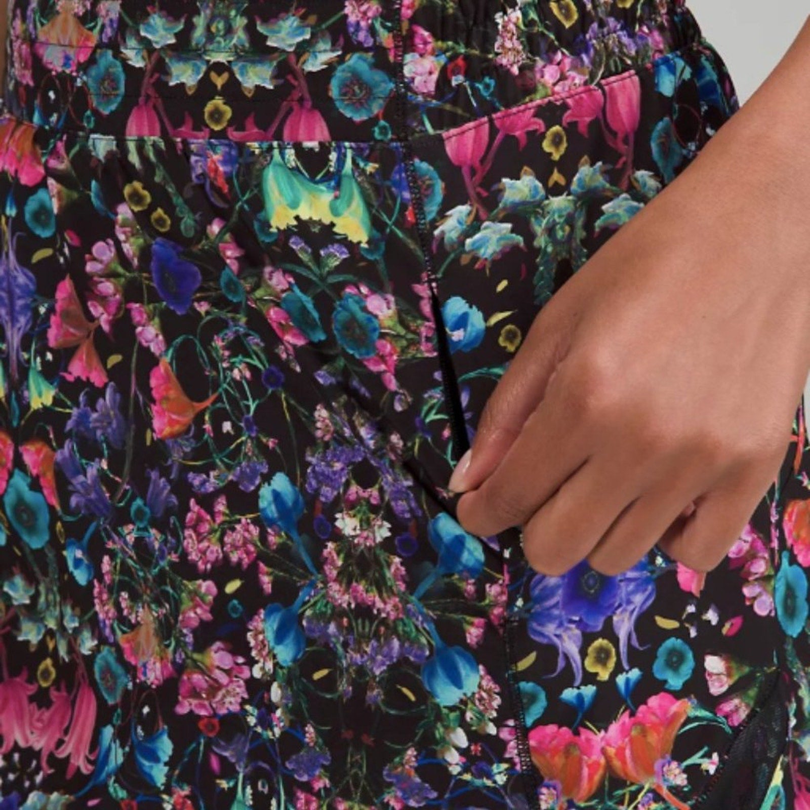 (6574) NWT Lululemon Hotty Hot High-Rise Skirt Sz 2