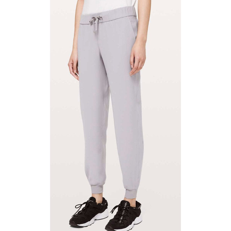 453 - LULULEMON On The Fly Jogger in Silverscreen Sz 6