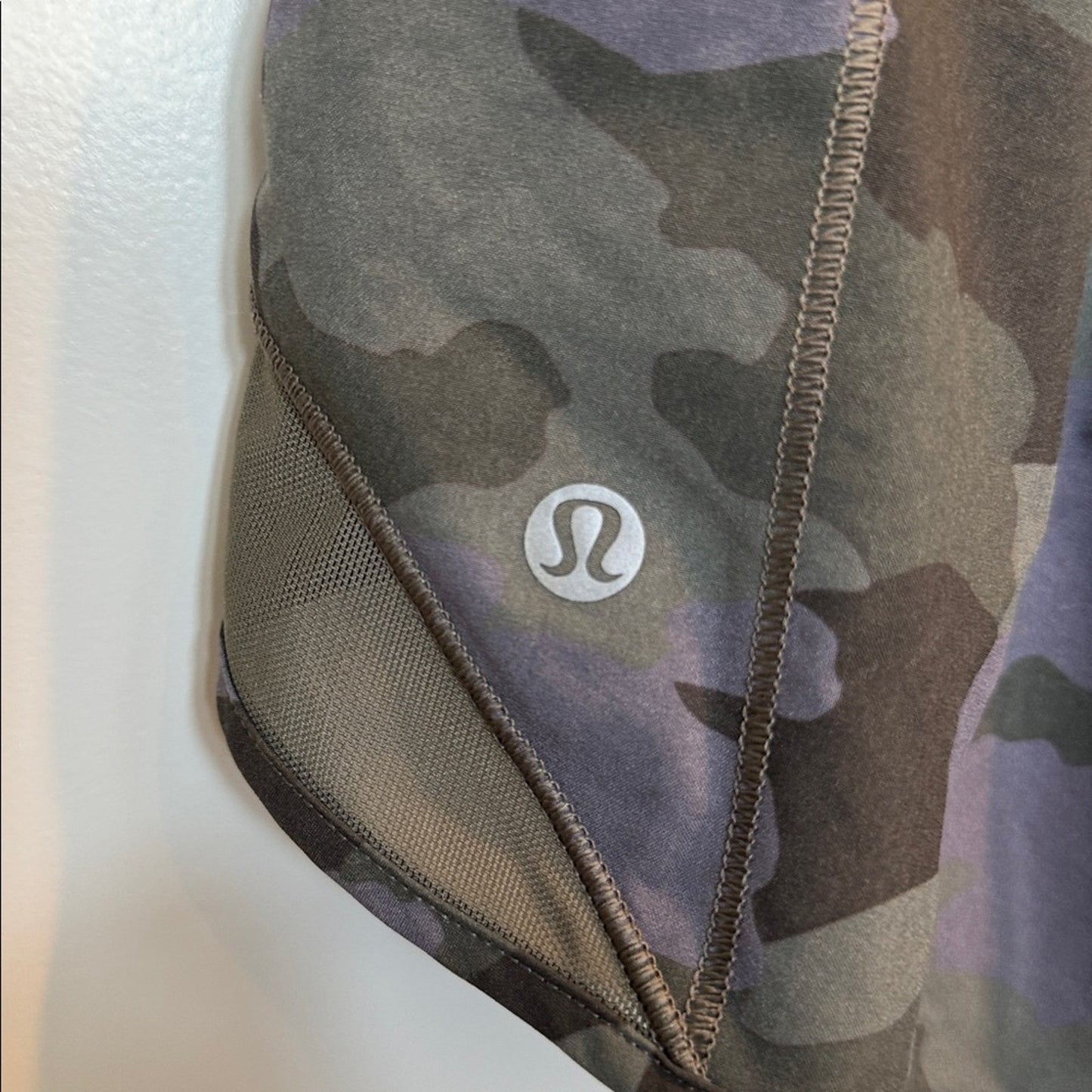 6899 Lululemon Hotty Hot Short II *Long 4" Heritage 365 Camo Dusky Lavender Mult