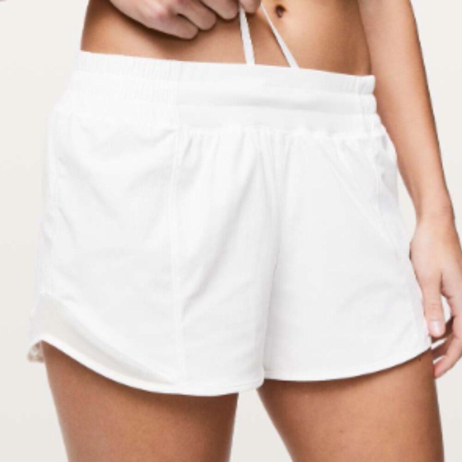 (6353) Lululemon Hotty Hot Short II *Long 4" in SZ 4