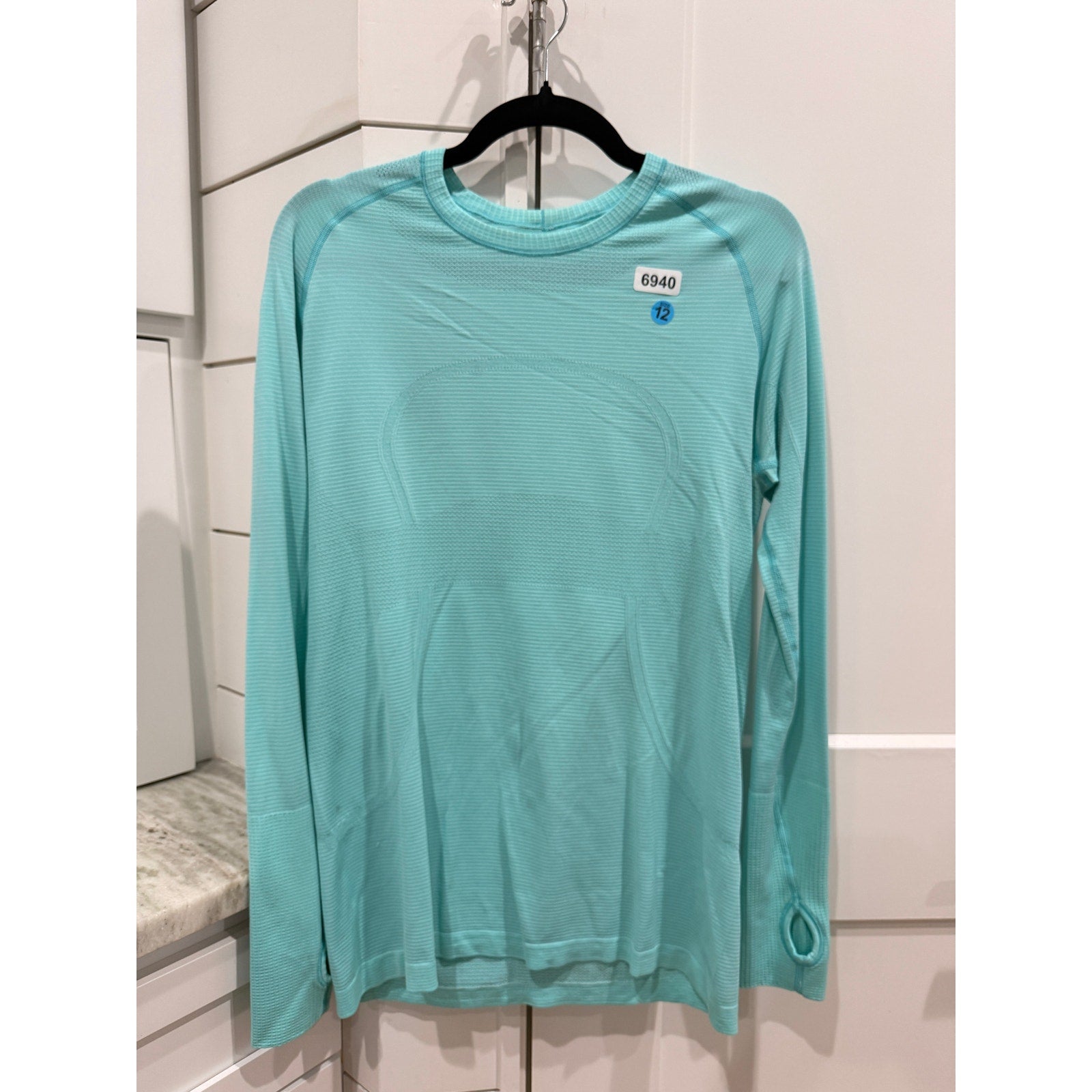 6940 - LULULEMON Swiftly Tech Long Sleeve Shirt in Menthol Sz 12 **