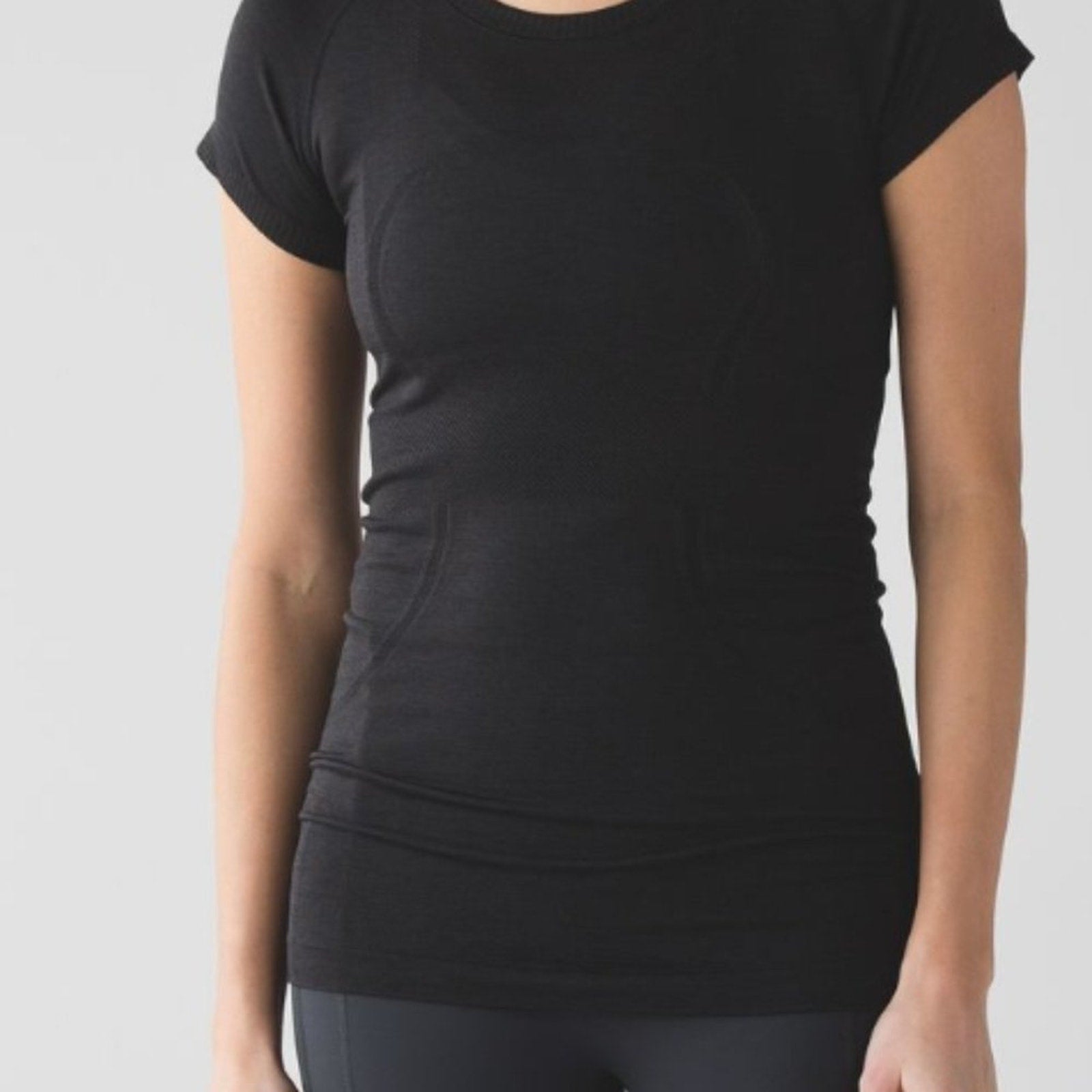 (1653)  🍋 LULULEMON RUN: Swiftly Tech Short Sleeve Crew