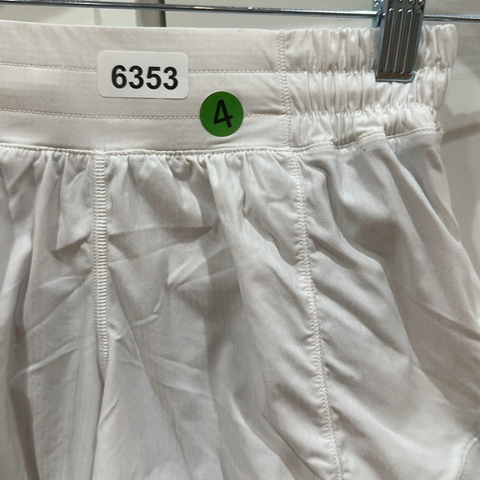 (6353) Lululemon Hotty Hot Short II *Long 4" in SZ 4