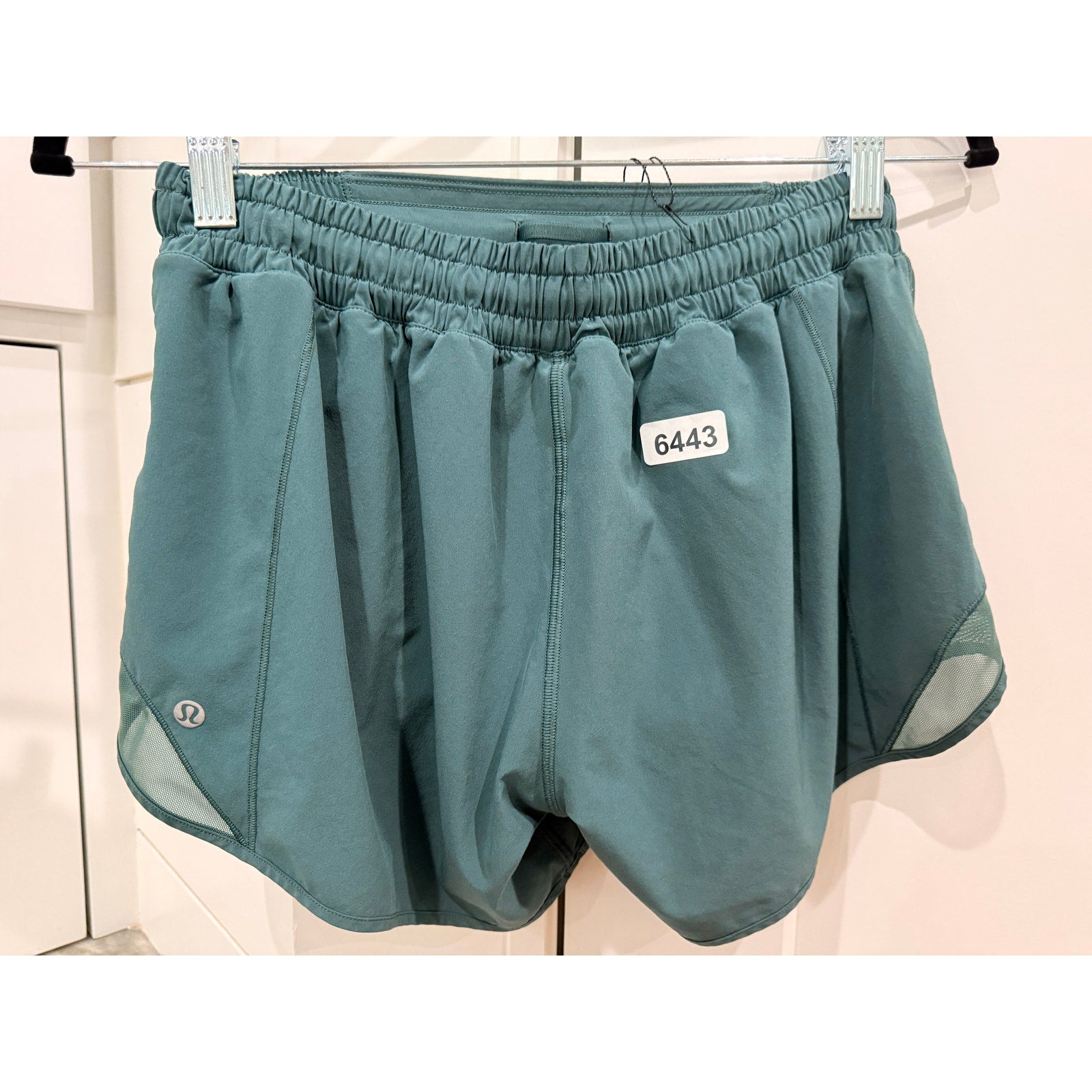 6443 Lululemon Hotty Hot Short II (Long 4") Dark Forest Sz 8 *LOVED