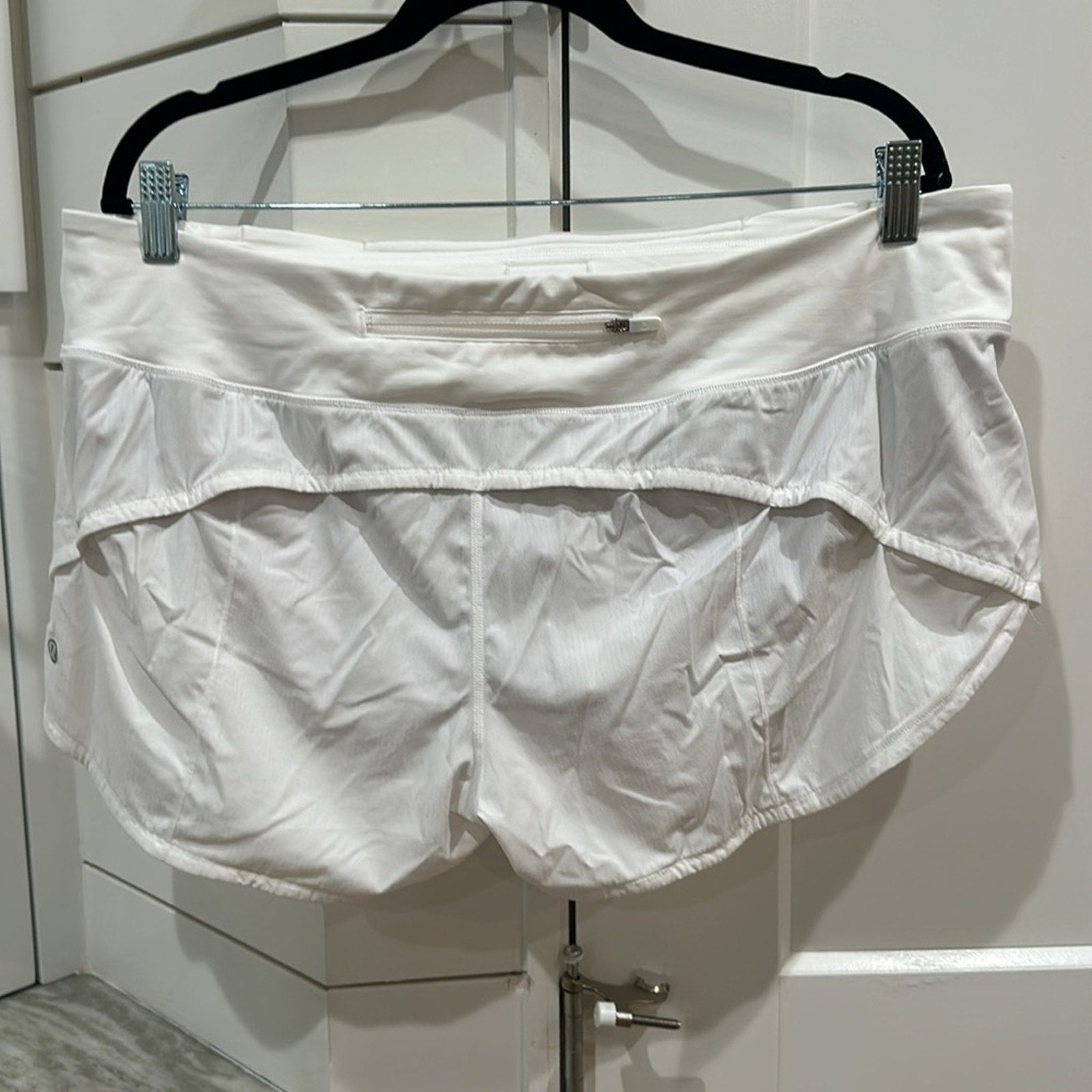 2491 - Lululemon Speed Up Short *2.5" in Sz 14 Whte