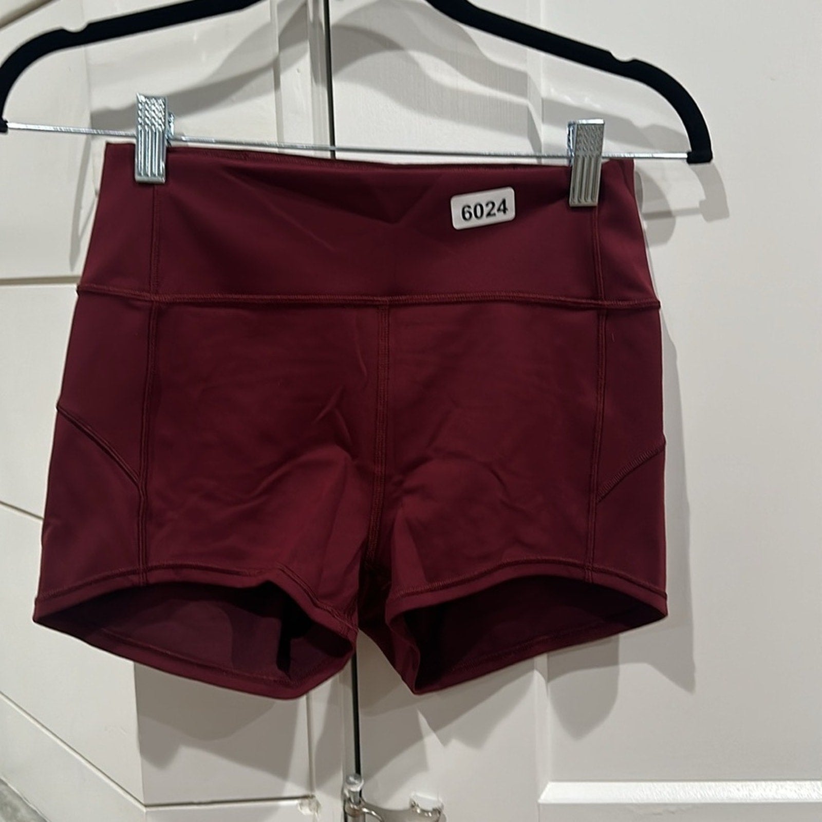 6024 -  LULULEMON In Movement Short *Everlux 2.5" Sz 8 in DEEP ROUGE