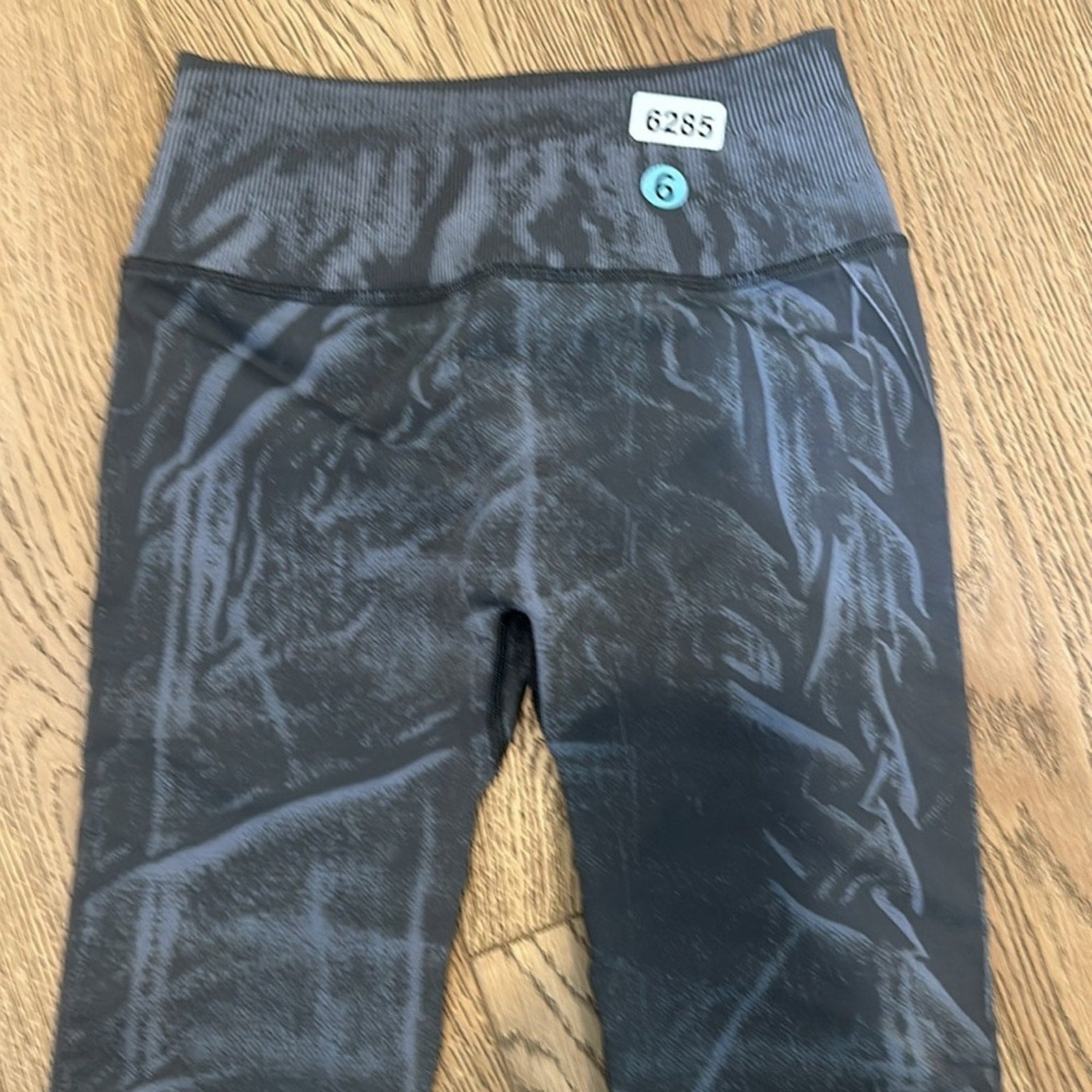 (6285) Lululemon Ebb to Street Tight *Wash Sz 6 in Stone Wash Graphite Grey