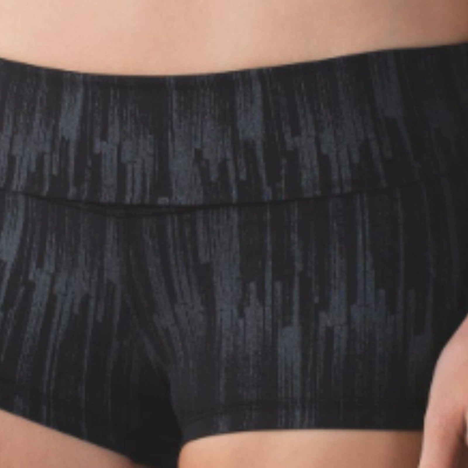 (6276) LULULEMON Boogie Short *Luxtreme (Roll Down) in Sz 8 *PRETTY *RARE