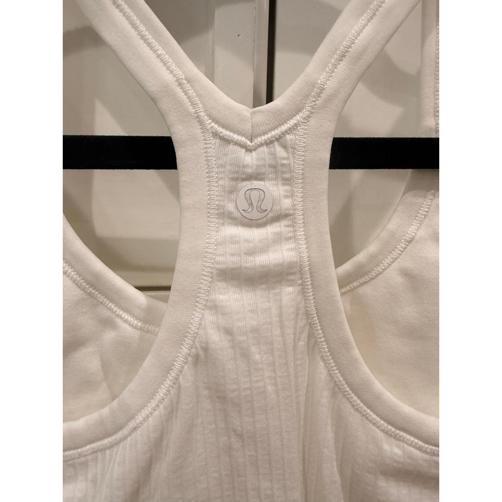 6428 - LULULEMON Ebb to Street Tank Top in White Sz 6 (No Pads)