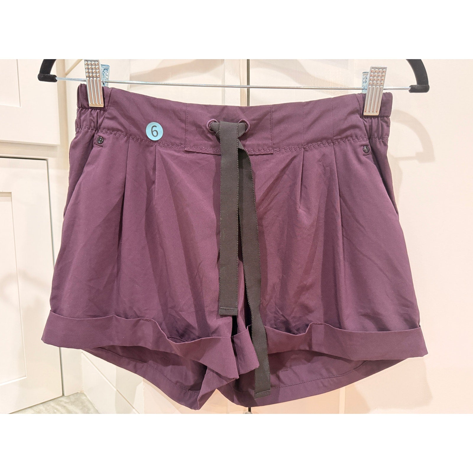 425 - LULULEMON Spring Break Away Short in Marroon/Chianti Sz 6