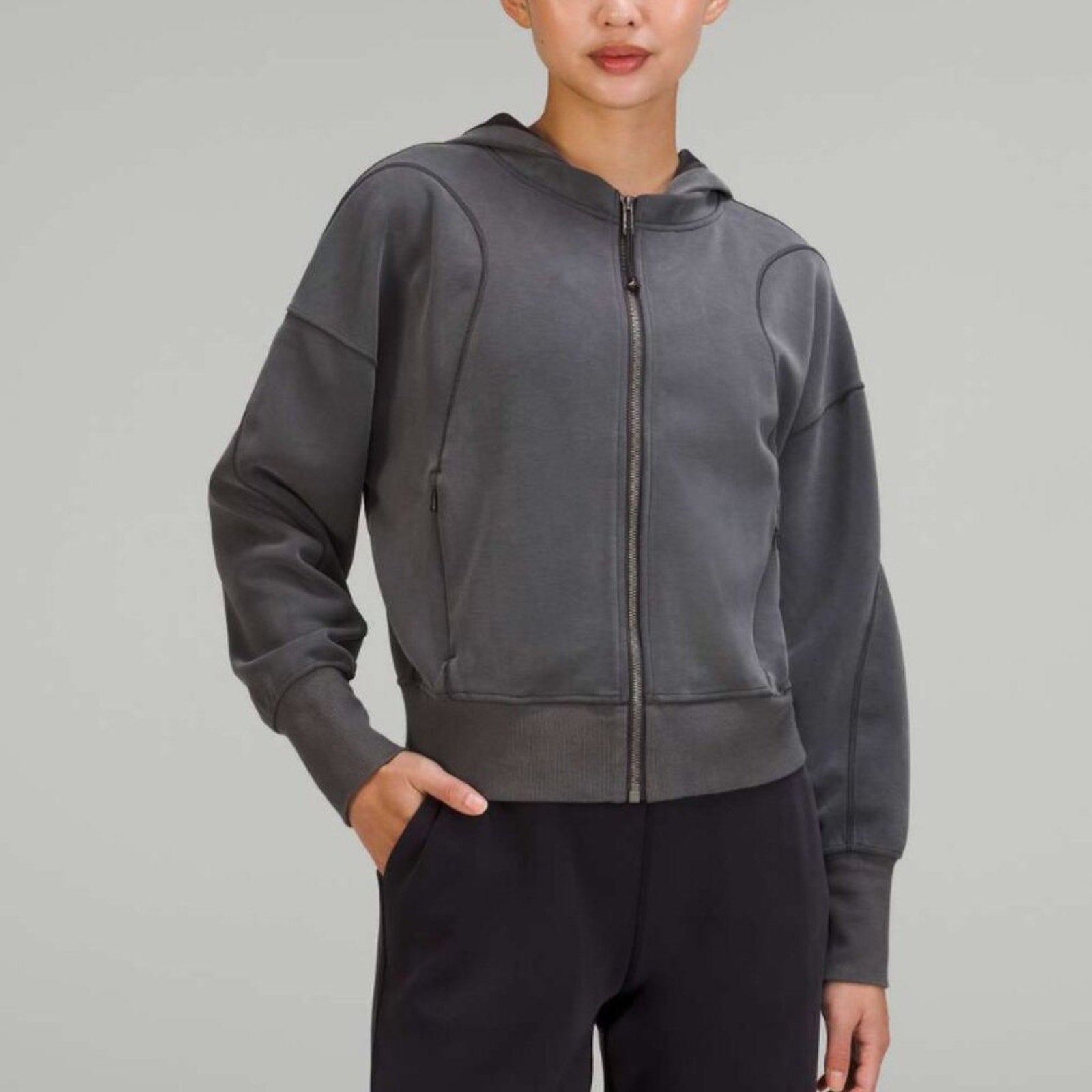 6922 Lululemon Softstreme Pocketed Hoodie in Graphite Grey **FLAW