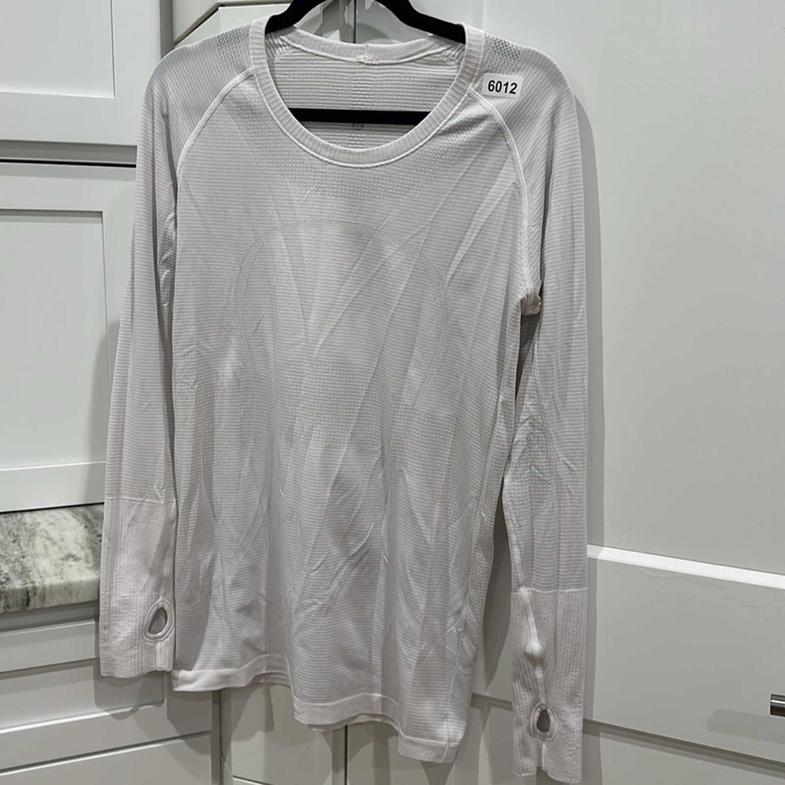 (6012)  🍋 LULULEMON RUN: Swiftly Tech Long Sleeve Crew Sz 12 WHITE