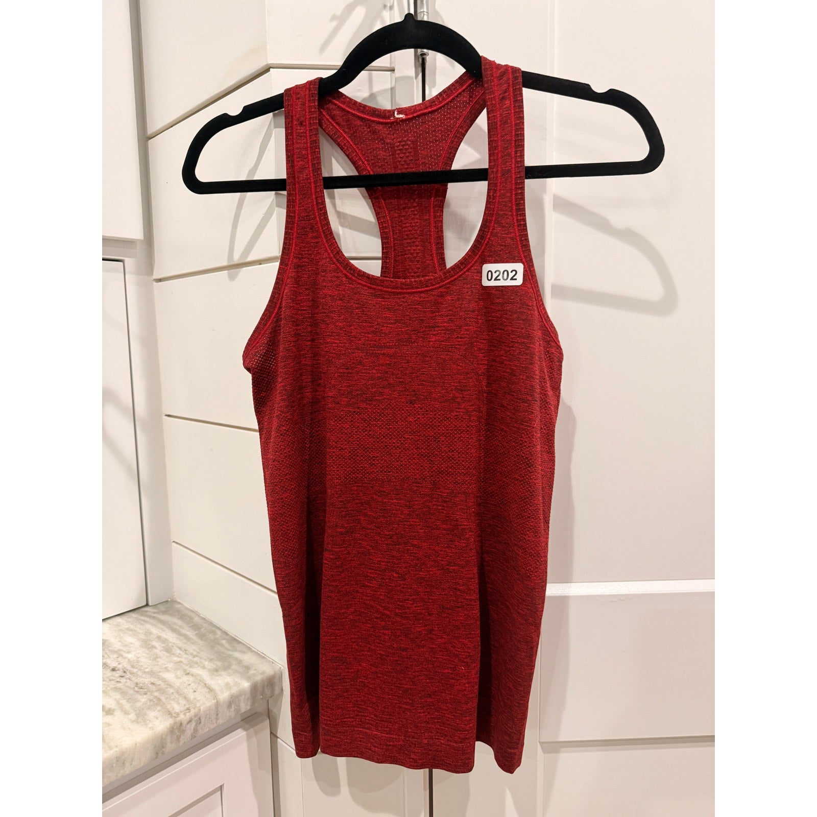 0202  🍋 LULULEMON RUN: Swiftly Tech Racerback in lack / True Red Sz 6
