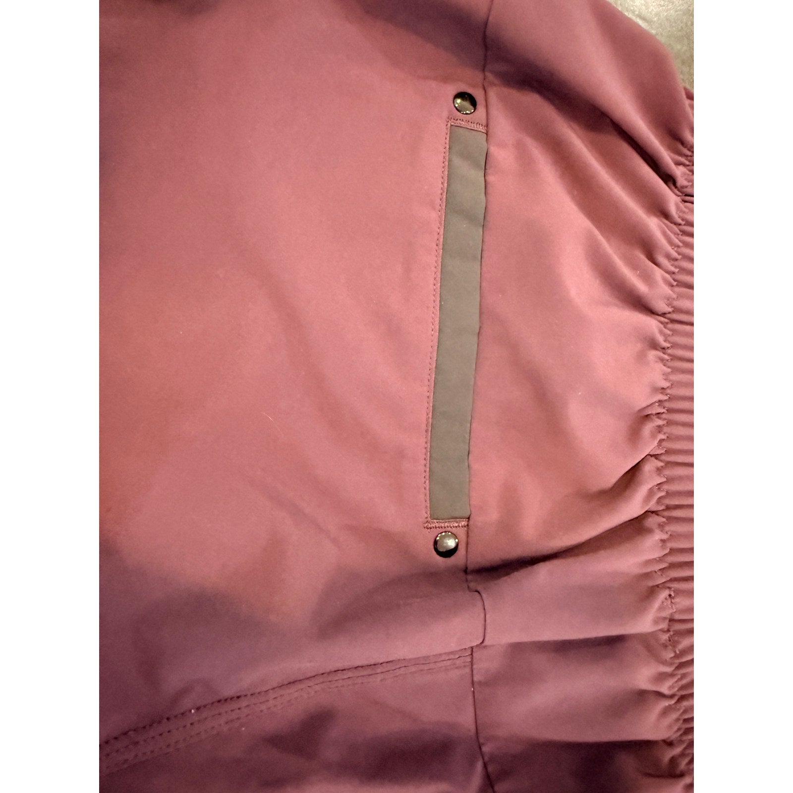 6452 LULULEMON Spring Break Away Short in Maroom Sz 8