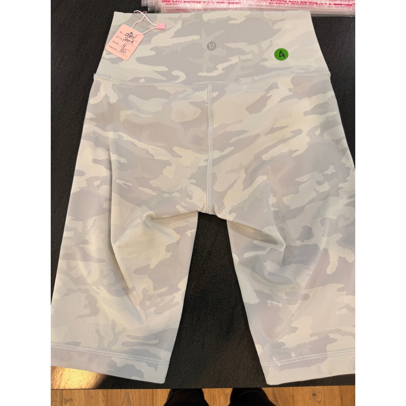 84 - Lululemon Wunder Under Short 10" *Ribd Incognito Camo Jacquard Alpine Sz 4