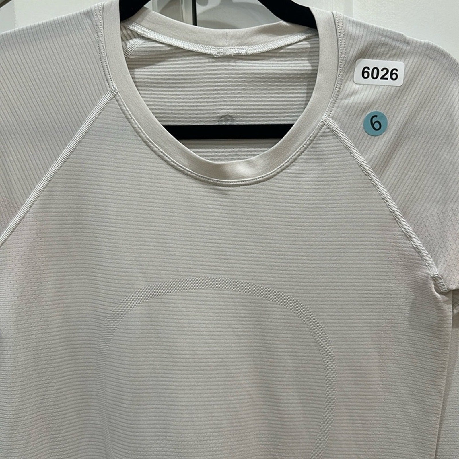 (6026)  🍋 LULULEMON RUN: Swiftly Tech Long Sleeve Crew Sz 6 WHITE VGUC