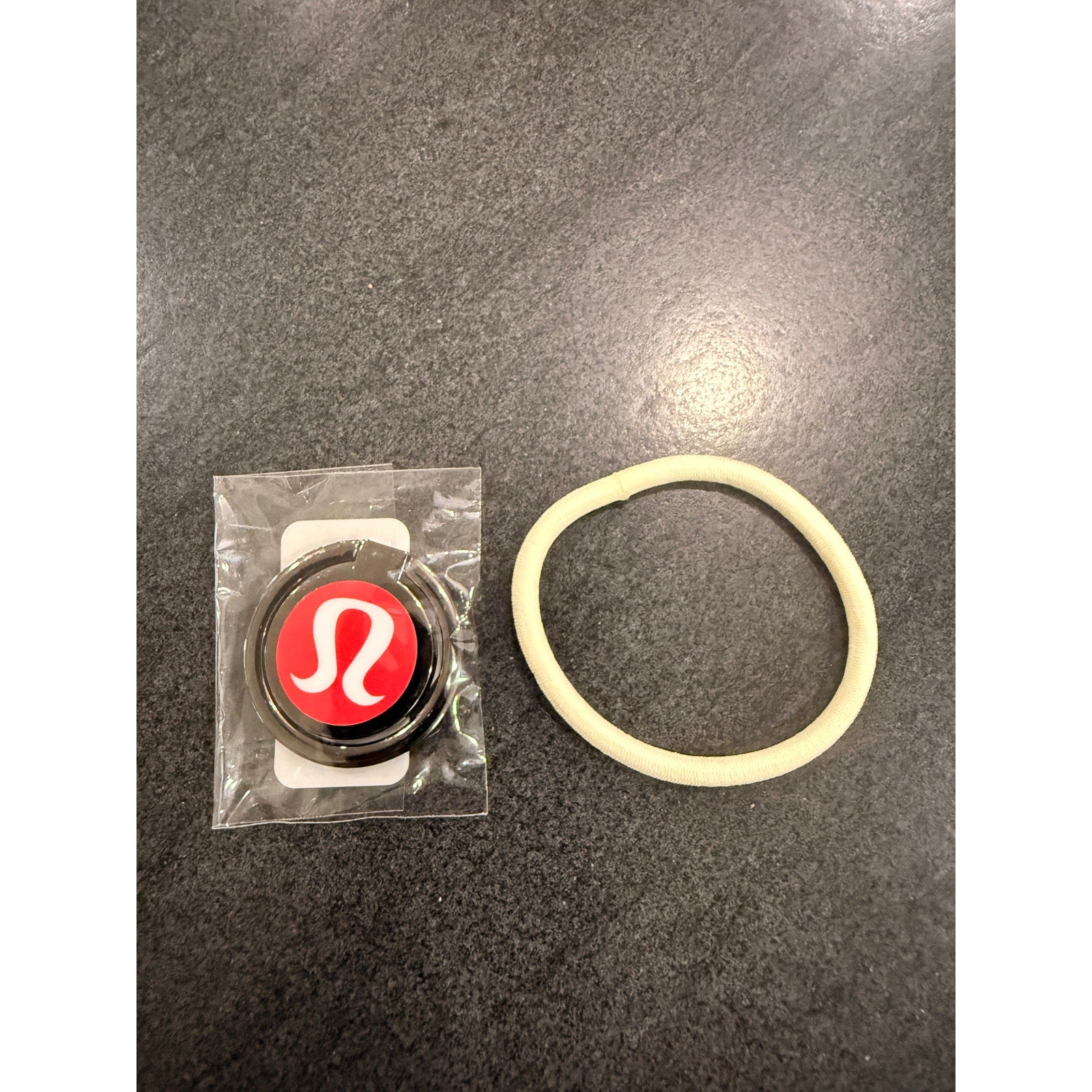 409 - NWOT LULULEMON  LOGO Phone Ring