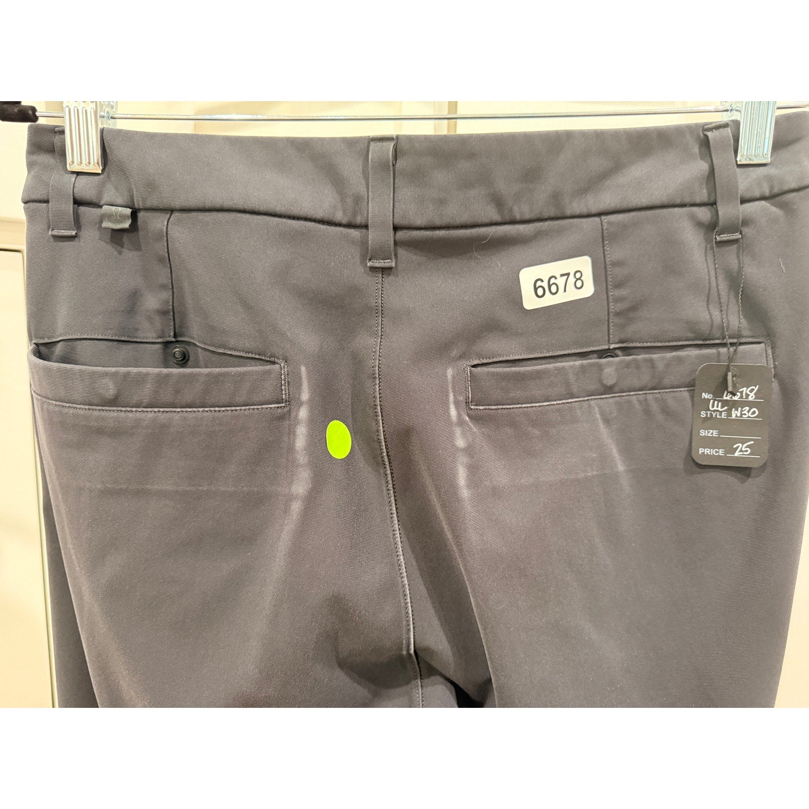 6678 - LULULEMON Commission Pant Slim *Warpstreme Sz 30W in NAVY *SOME WEAR