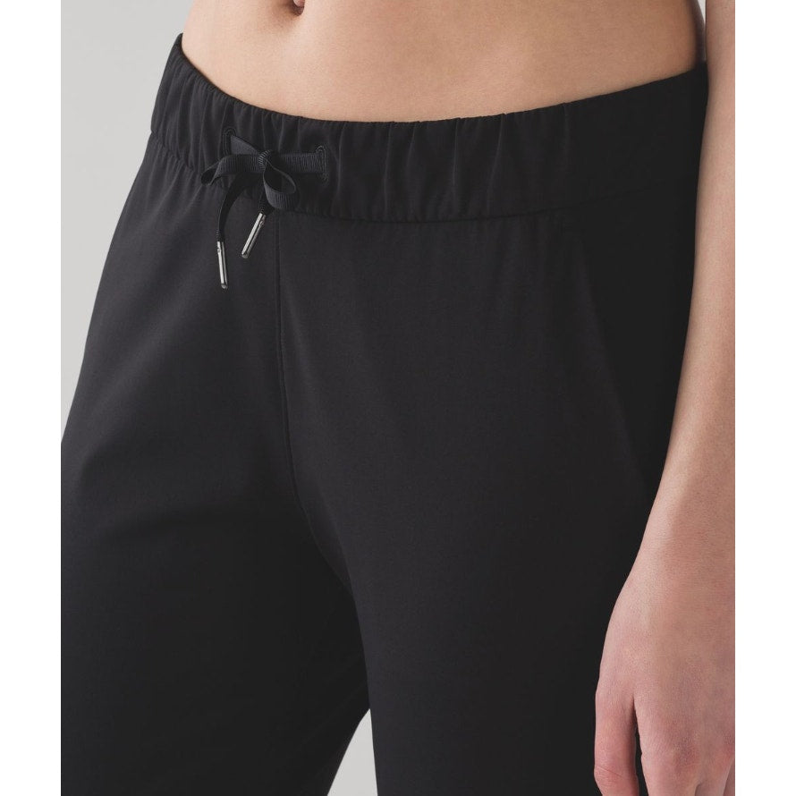 363 LULULEMON On The Fly Pant in Black in Sz 6