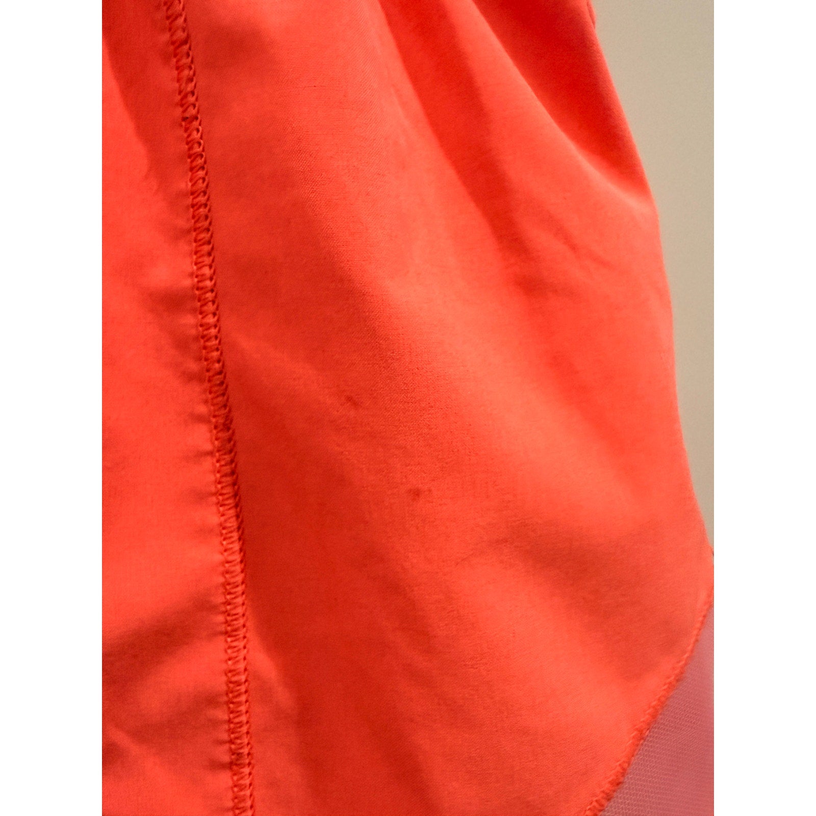 435 - Lululemon Hotty Hot Short II *Long 4" in Grapefruit Sz 4 *Spots
