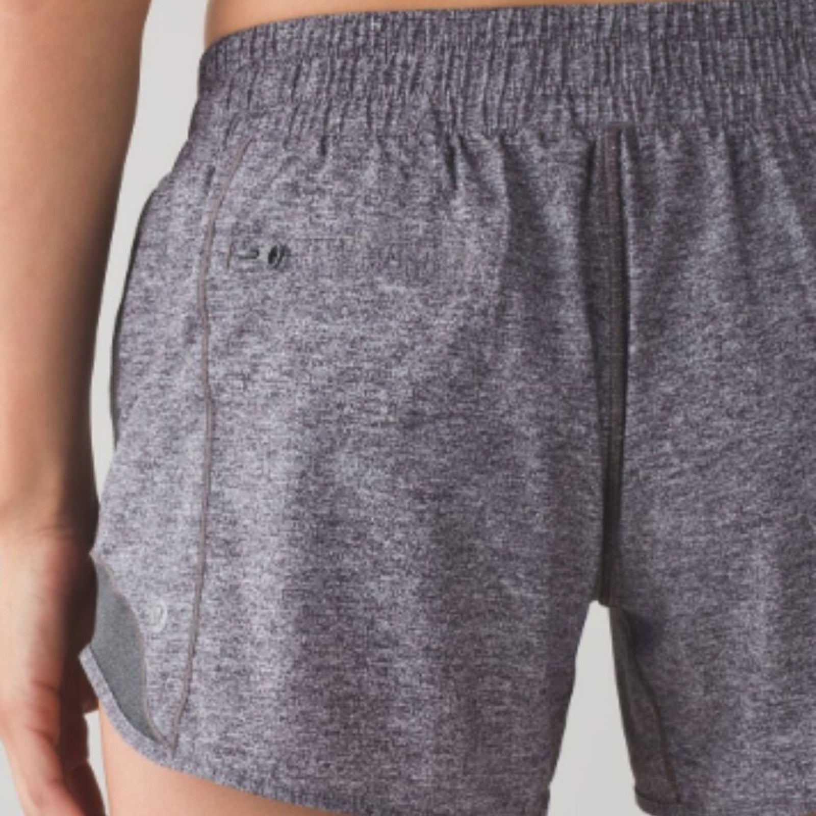 (6262) LULULEMON Hotty Hot Short (4" ) Heathered Black in Sz 6 *Loved