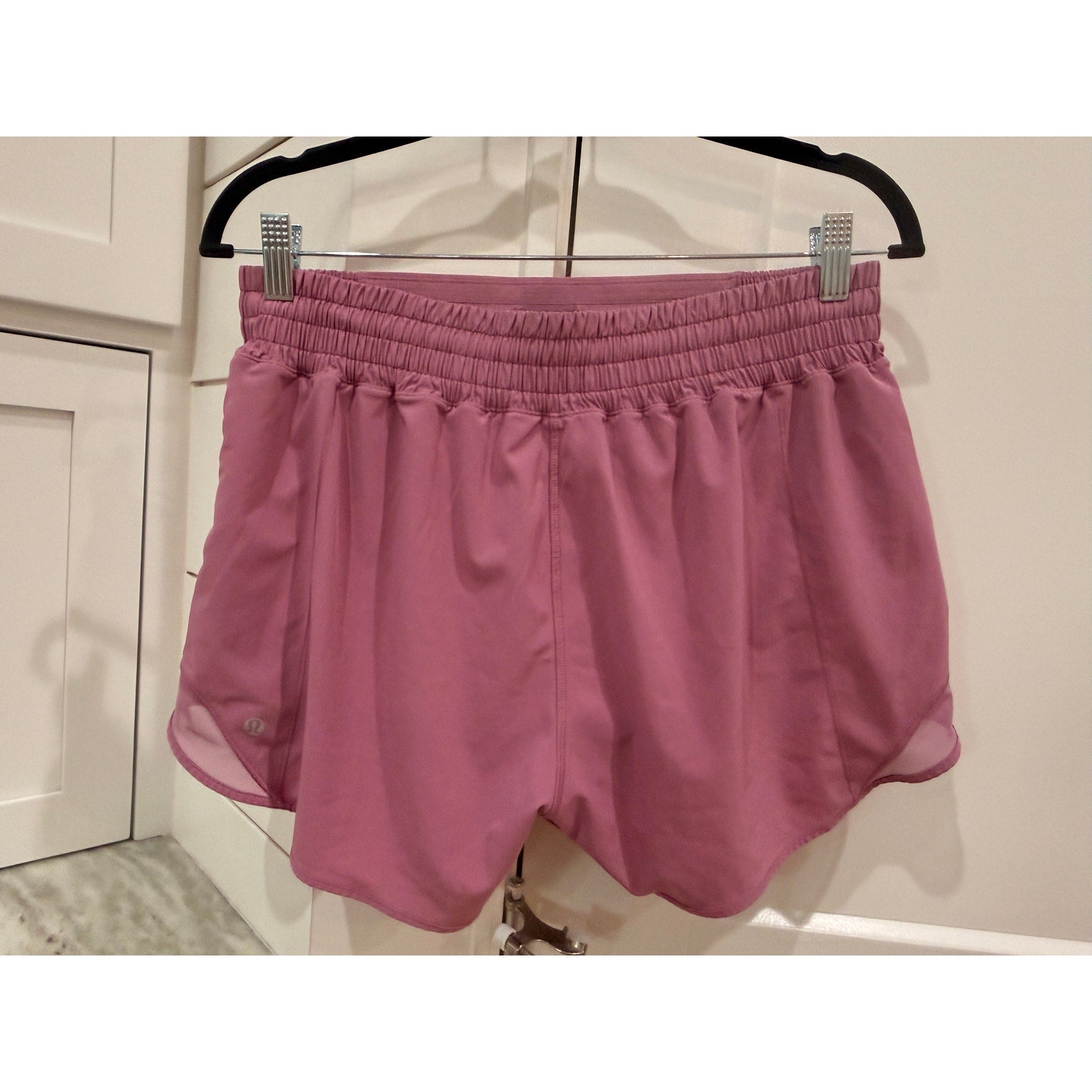 436 Lululemon Hotty Hot High-Rise Lined Short 4" Velvet Dust Sz 10