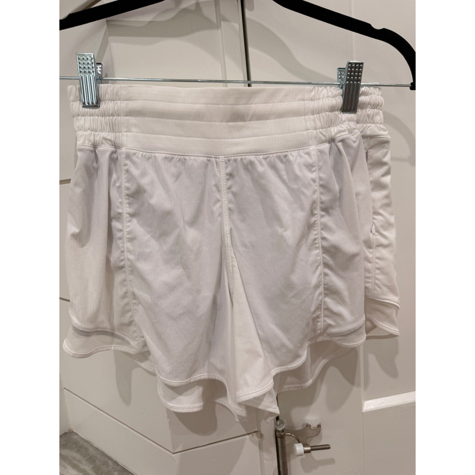 6482 Lululemon Hotty Hot Short *High-Rise Long 4" White Sz 6 *LOVED