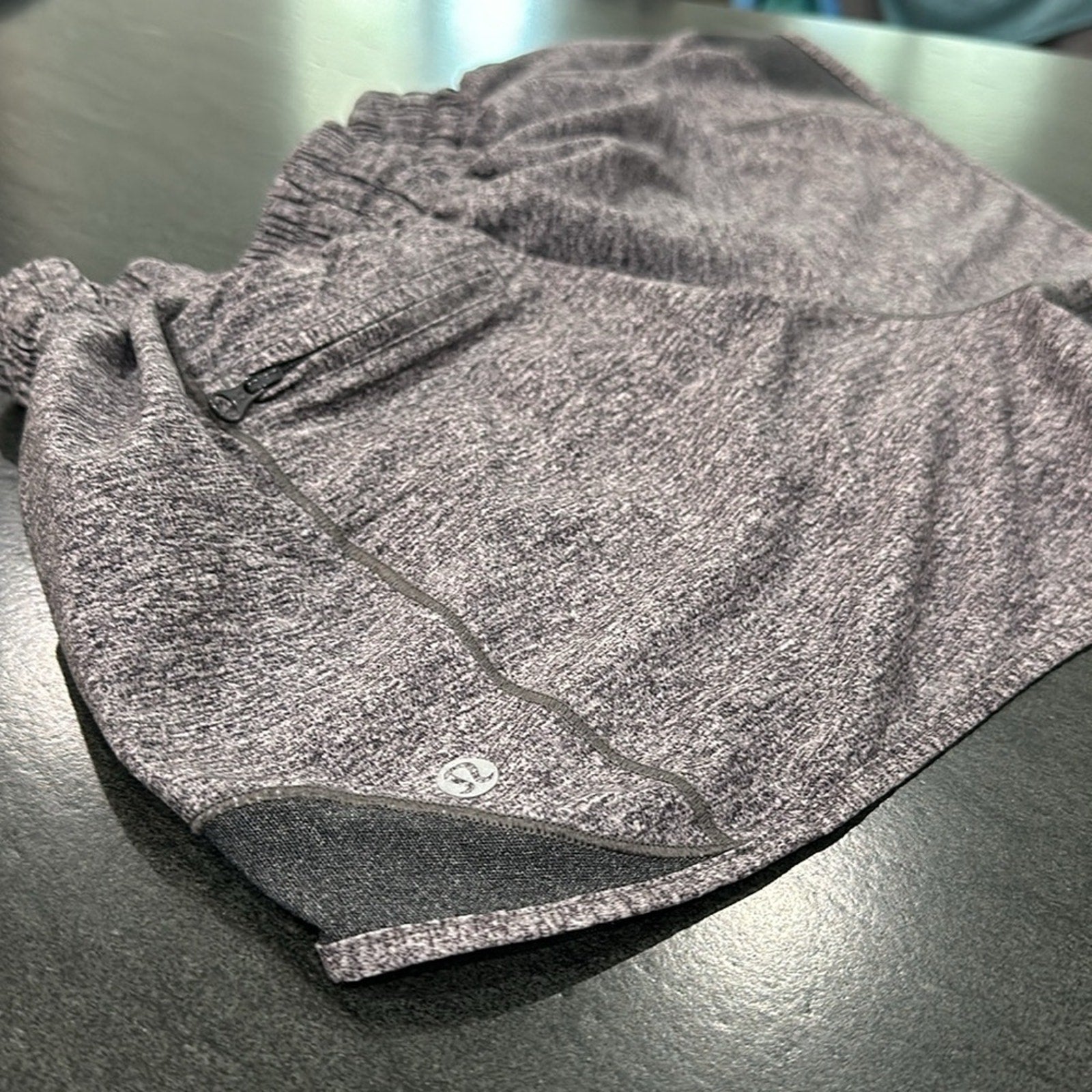 (6262) LULULEMON Hotty Hot Short (4" ) Heathered Black in Sz 6 *Loved