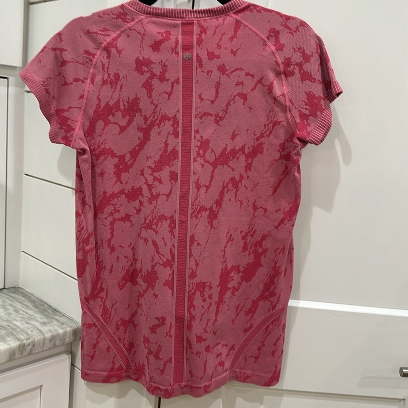 6092 - LULULEMON RUN: Swiftly Tech Short Sleeve Crew Sz 10 **Loved *RARE
