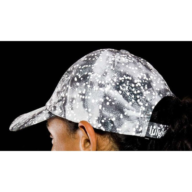 261 NWOT Lululemon Womens Fast and Free Running Hat Take Flight Grey Silver Reflective Multi