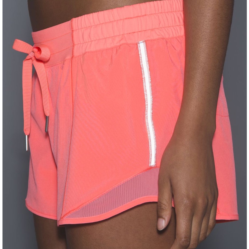 435 - Lululemon Hotty Hot Short II *Long 4" in Grapefruit Sz 4 *Spots