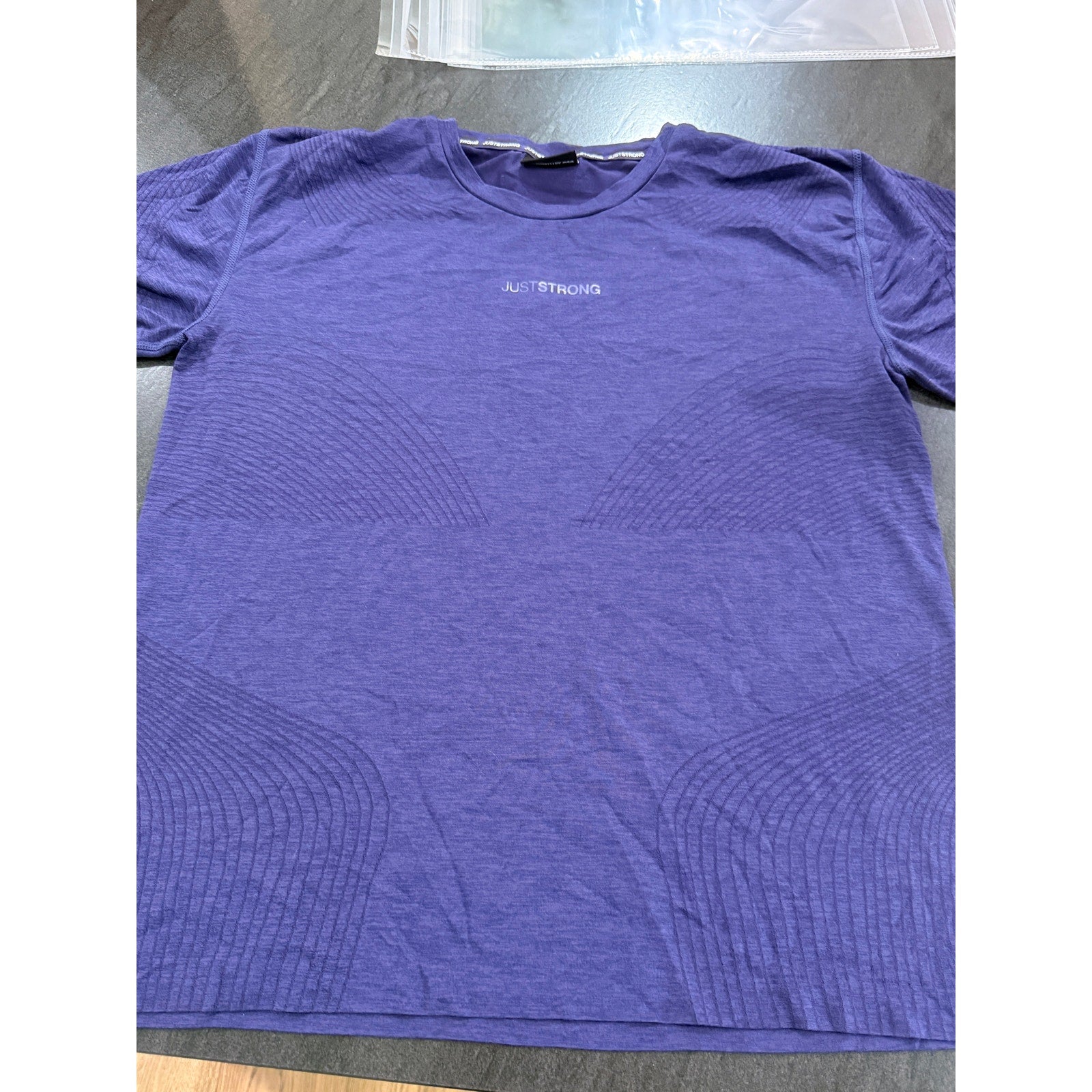 365 - JUST STRONG Laser Seamless Workout Tee in True Navy in Sz L