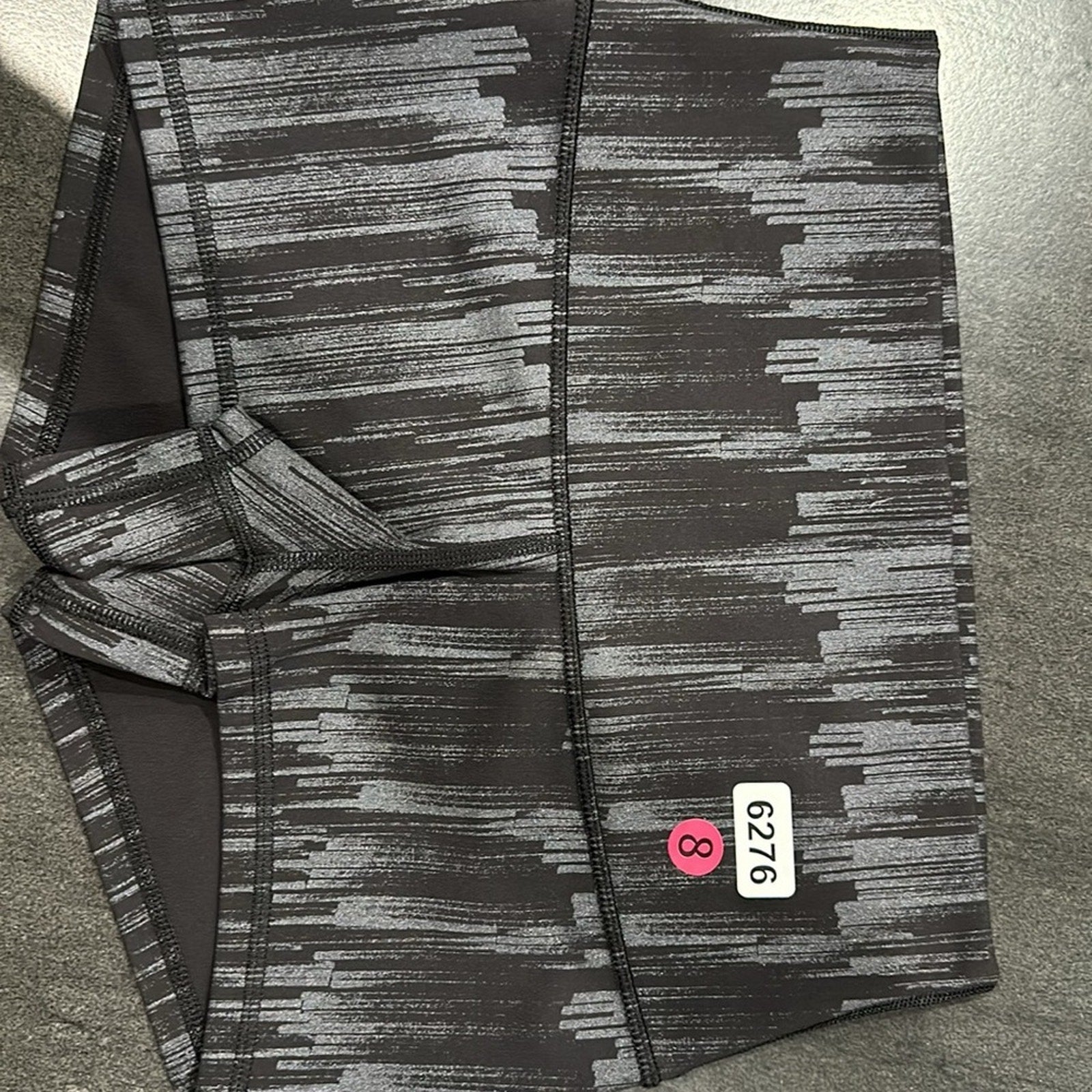 (6276) LULULEMON Boogie Short *Luxtreme (Roll Down) in Sz 8 *PRETTY *RARE