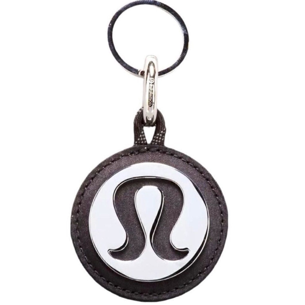 397 - NWT Lululemon Logo Keychain Mirror Silver/Black