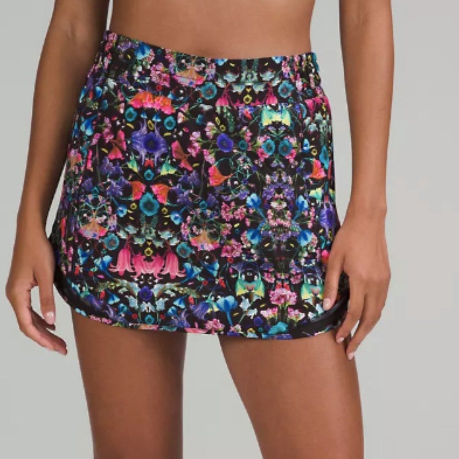 (6574) NWT Lululemon Hotty Hot High-Rise Skirt Sz 2