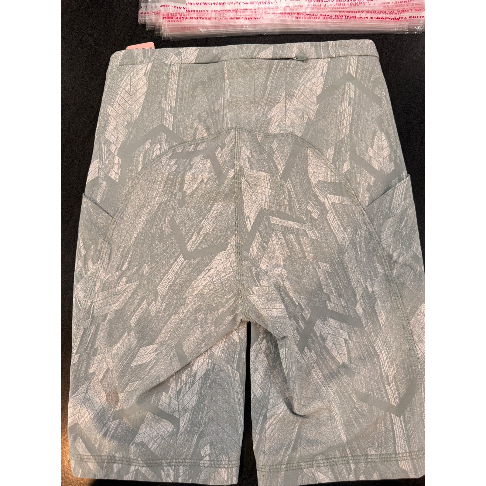 83 - Lululemon Swift Speed HR Short 8" Reverberate Chevron Jacquard Silver Sz 4