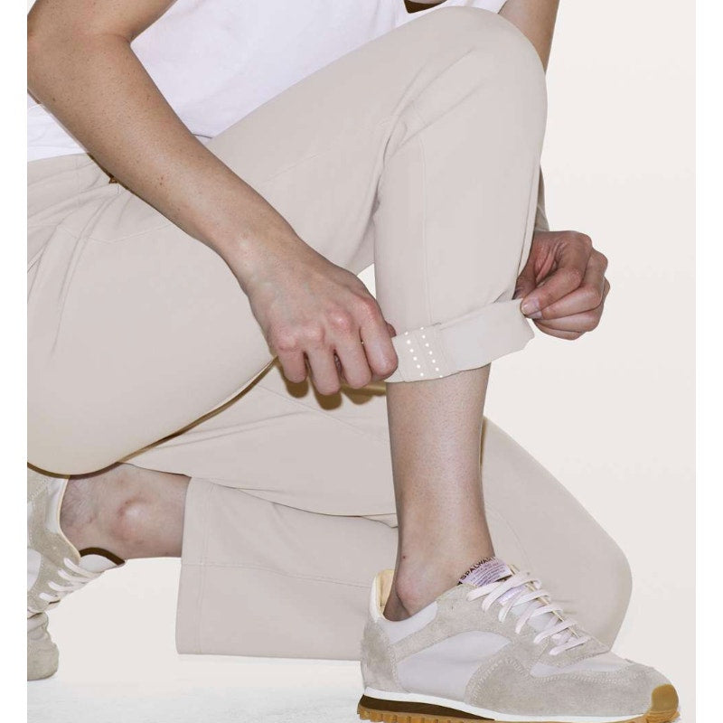 349 - LULULEMON On The Move Pant *Lightweight French Clay in Sz 6