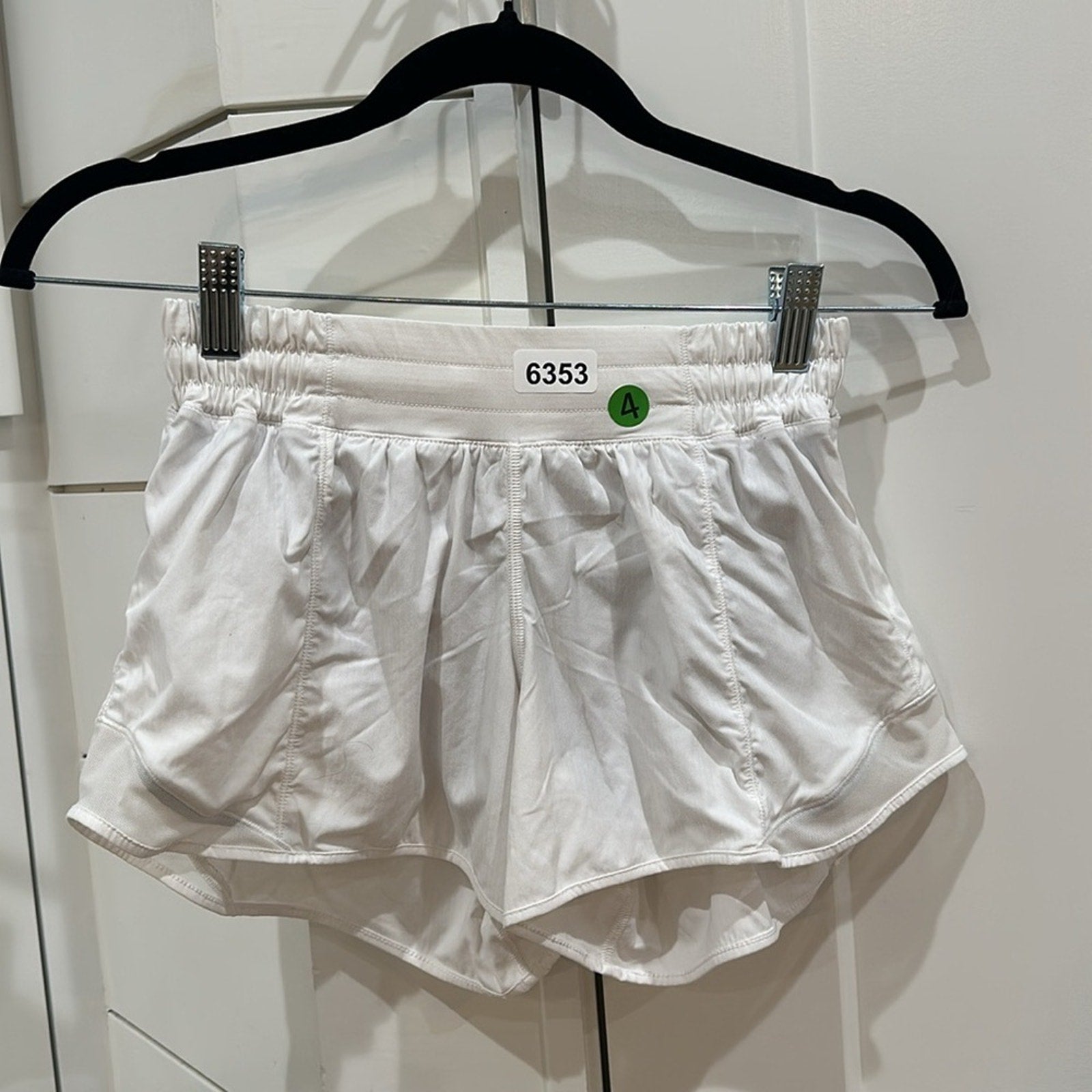 (6353) Lululemon Hotty Hot Short II *Long 4" in SZ 4