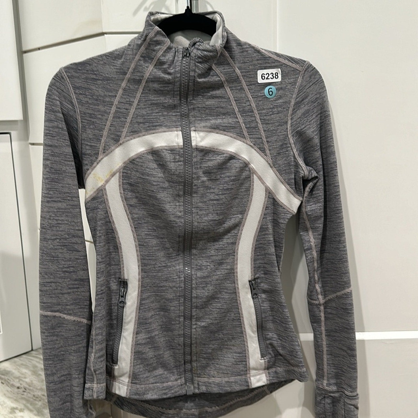 (6238) LULULEMON Define Jacket Sz 6 *FLAW missing zipper pull/Spots