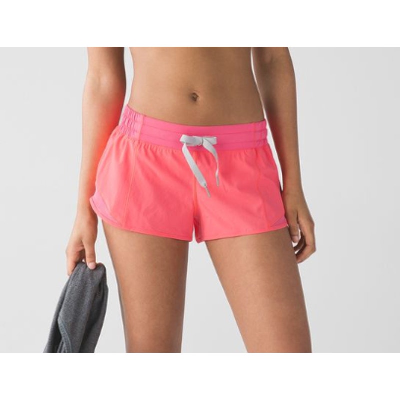 371 - Lululemon Hotty Hot Low-Rise Short 2.5" in Flash Light Sz 6