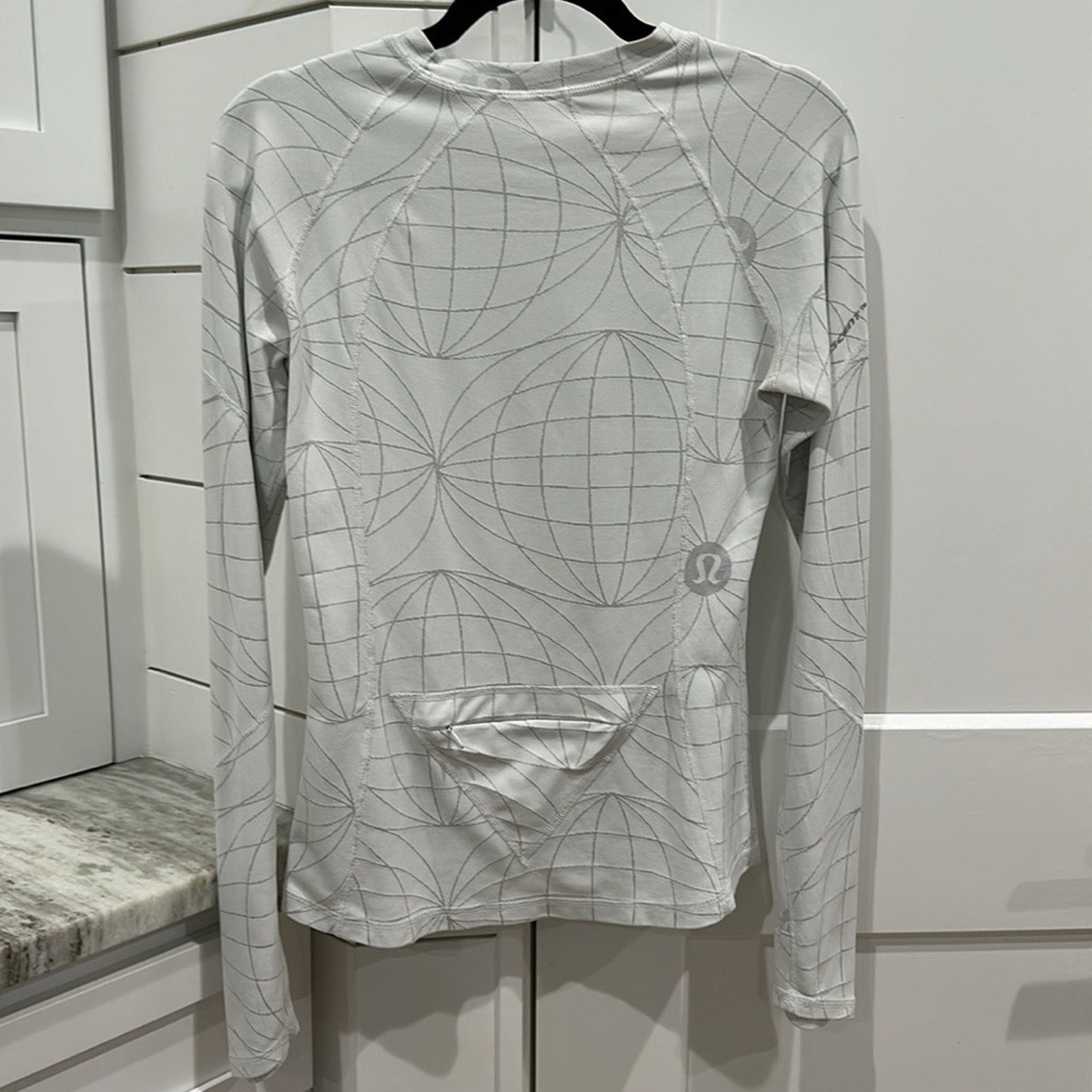 6119/6120 Lululemon Rare Women’s Long Sleeve Size 8