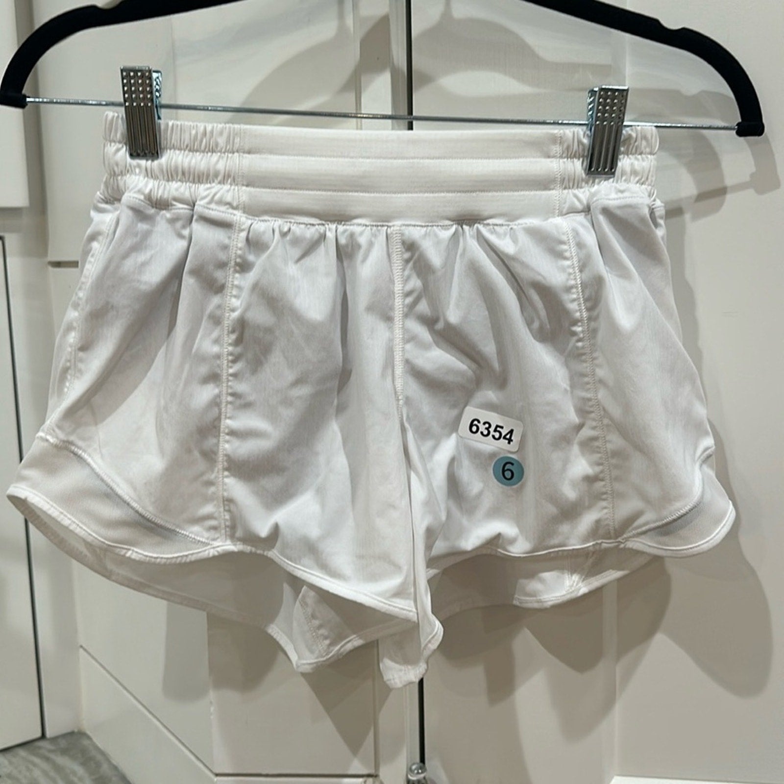(6354) Lululemon Hotty Hot Short II *Long 4" in SZ 6