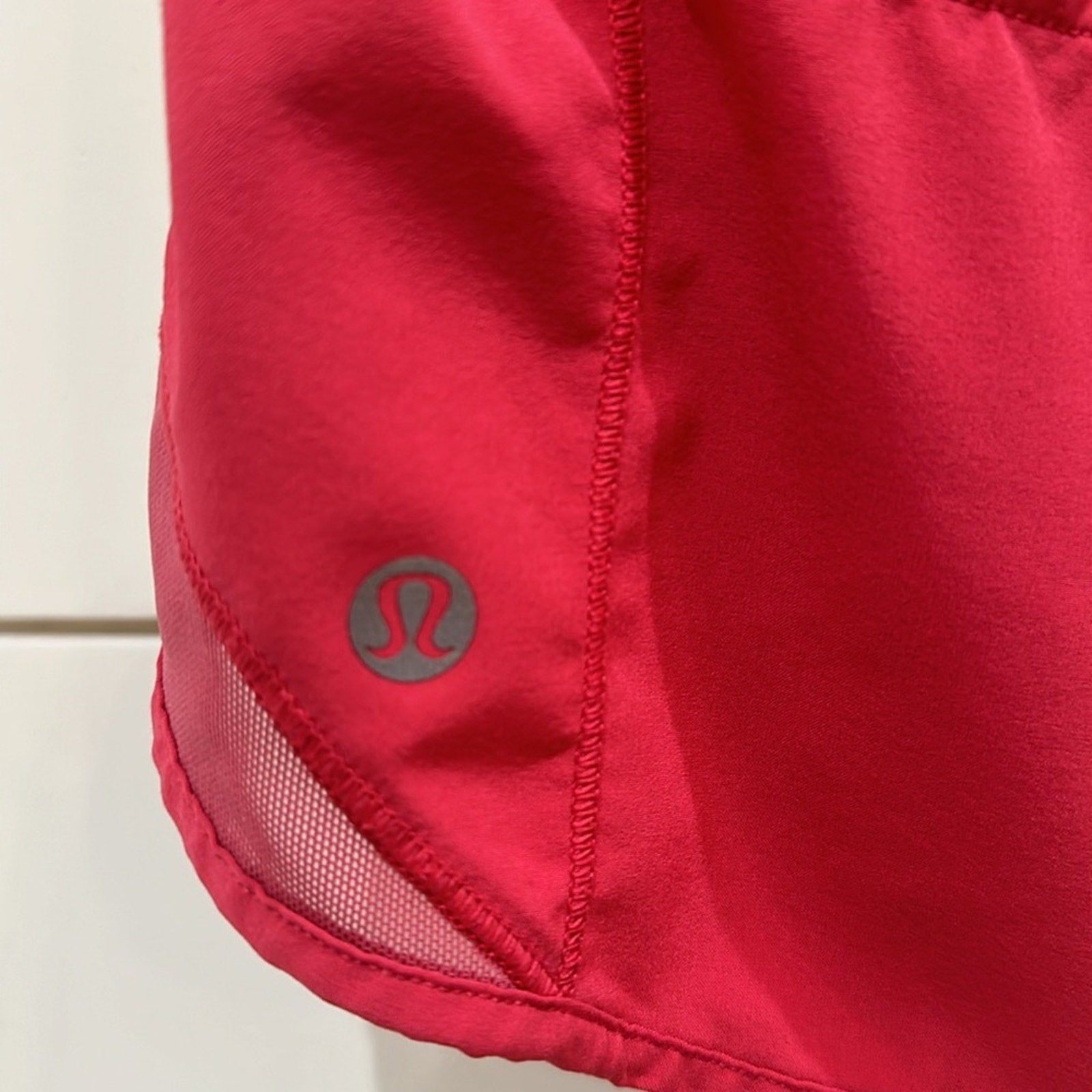 (6202) LULULEMON Hotty Hot Short  4" in Sz 6 in Boom Juice *LOVED *GUC