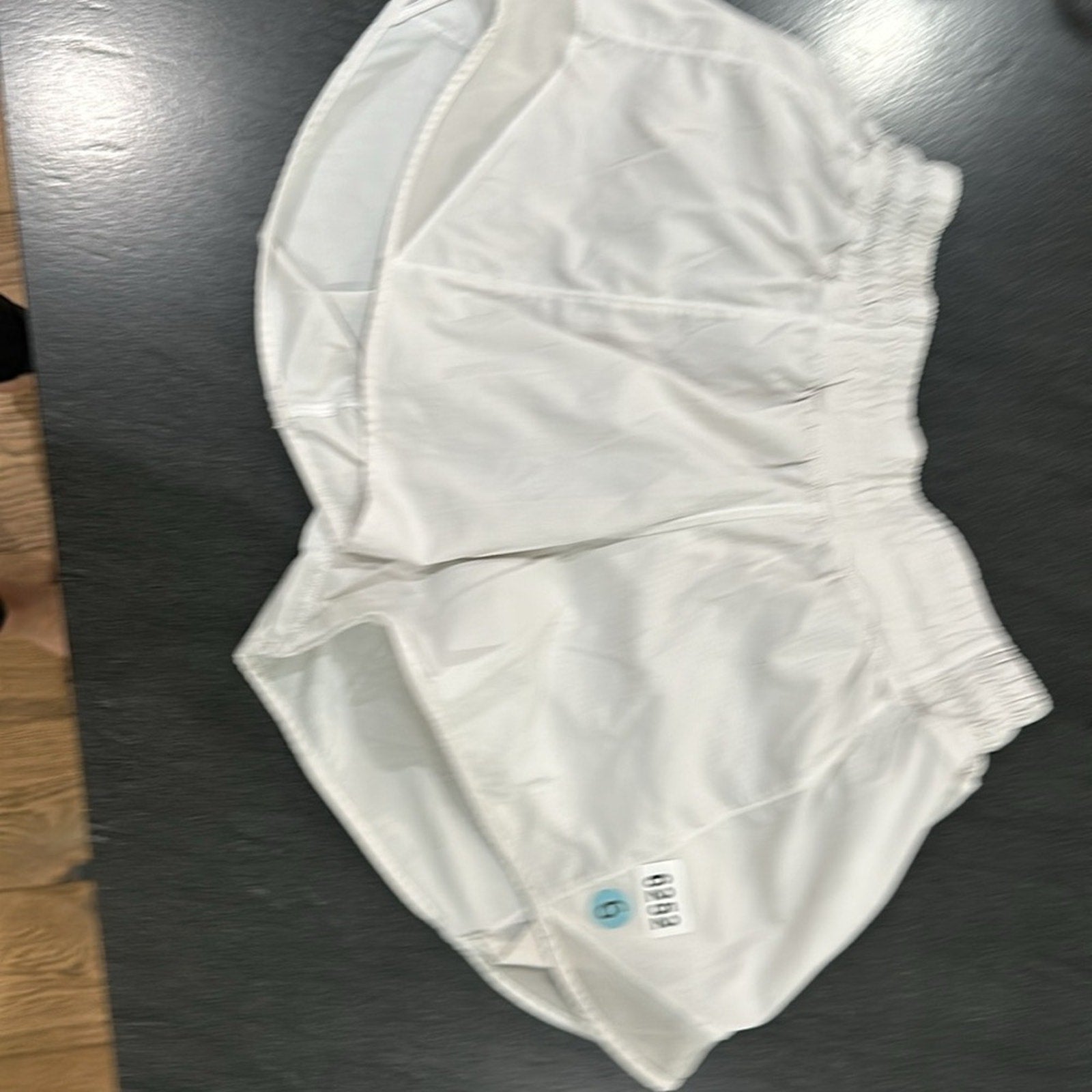 (6252) LULULEMON Hotty Hot Short II (Long 4") White/Barely Beige in Sz 6 *Loved